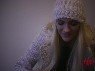 Suggestive Bimbo Serena Blair Is A Fucking Champ