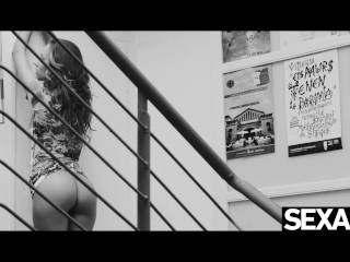 Glamorous Angel Lola Reve Has Elegant Tits